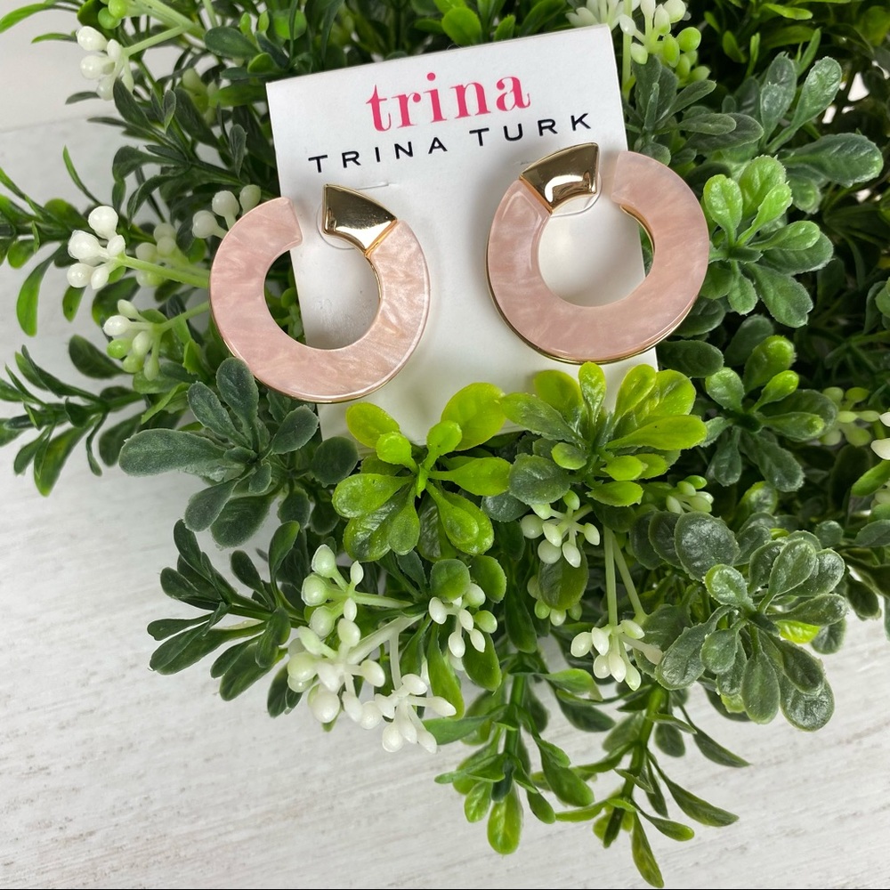 NWT Trina Turk Meet Me in Malibu Pink Stud